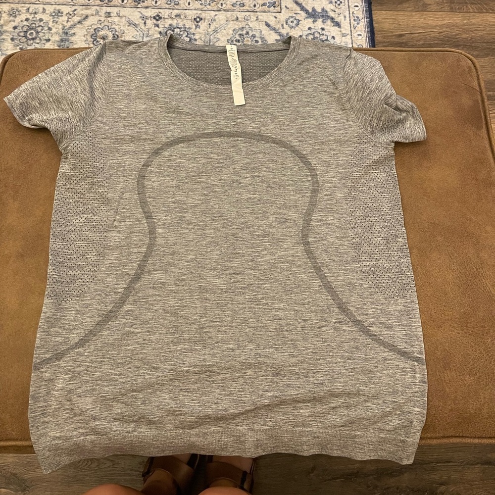 lululemon short sleeve shirt